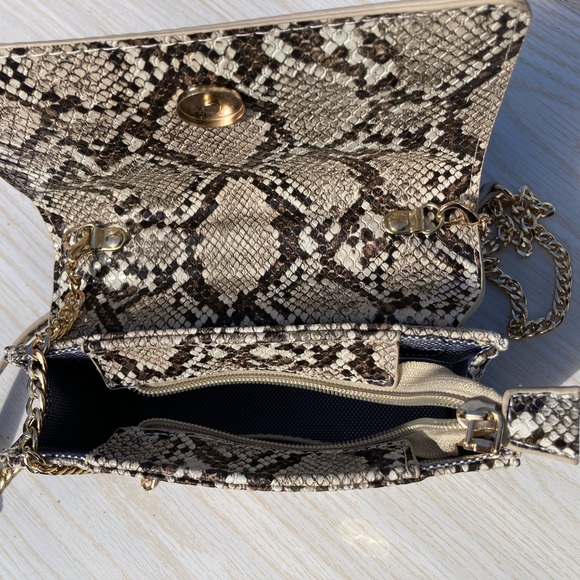 ❌SOLD❌ Faux Snake Skin Crossbody Bag 🤎 - Picture 3 of 3